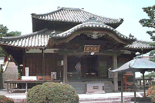 ���Ǝ��{��