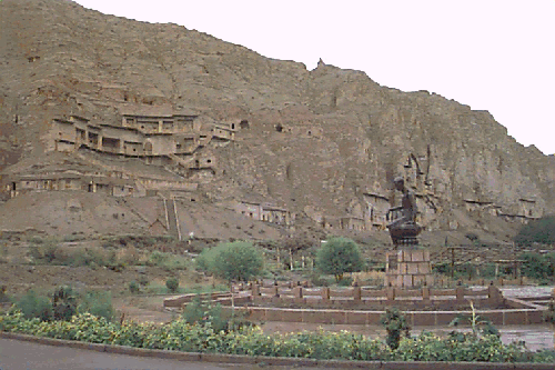 �f�R�ɃL�W���畧���̓���������ł���