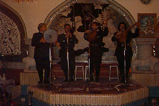 �i�C�g�N���u�̕���̉��t