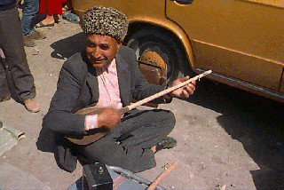 �o�U�[���œJ����ɂ��Ă���V�l