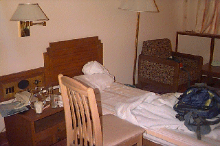 �z�e���̃x�b�g