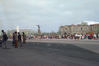 �L��ɏW�܂������[�f�[�̐l�X