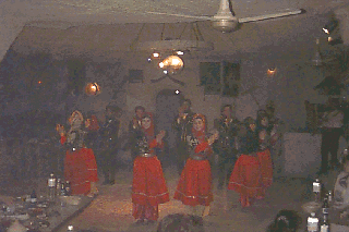 �Ⴂ�j���̃_���X