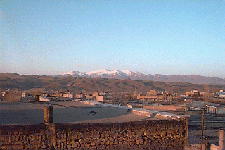 �����ɐ�R�̌����钩�Ă��̌i�F