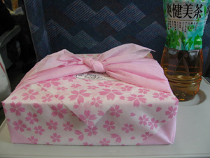 桜模様の包みが可愛い。(^^)