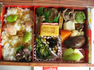 「健康宣言弁当」と銘打っているだけあって、確か身体によさそうなお弁当でした。