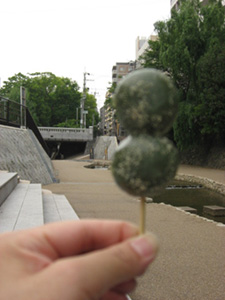 草団子　ｉｎ　戻り橋