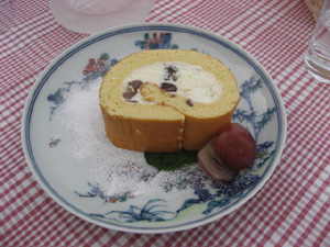私が頼んだロールケーキ
