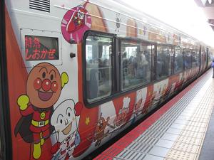 他の車両も、ばいきんまんやおむすびまんが描かれてました