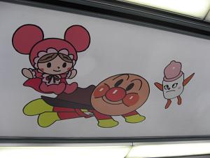 こちらは車両内の天井