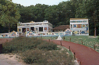 ���g���E���[���h�̕��i